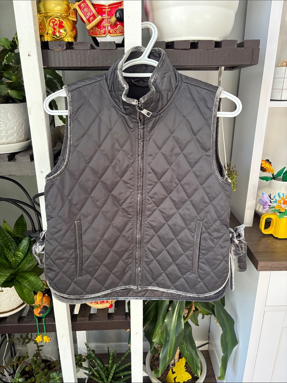 Banana Republic Quilted Gray Zip Front Vest
